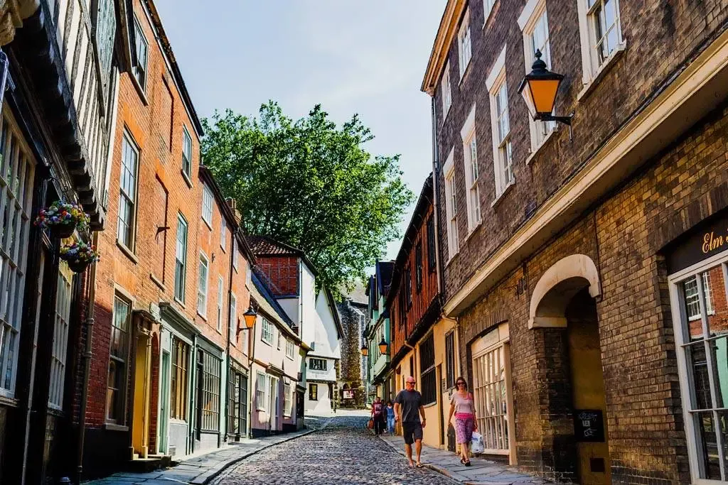 norwich cobbled streets with independant shops either side